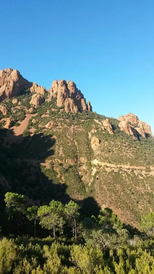 Bel appartement avec vue mer Le Trayas