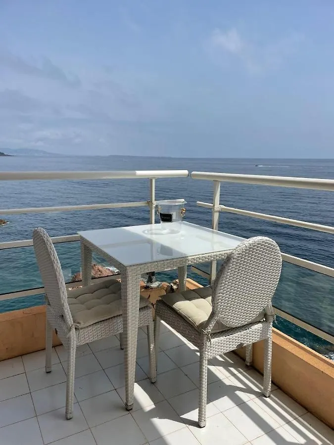 Bel appartement avec vue mer Le Trayas 0*,  France