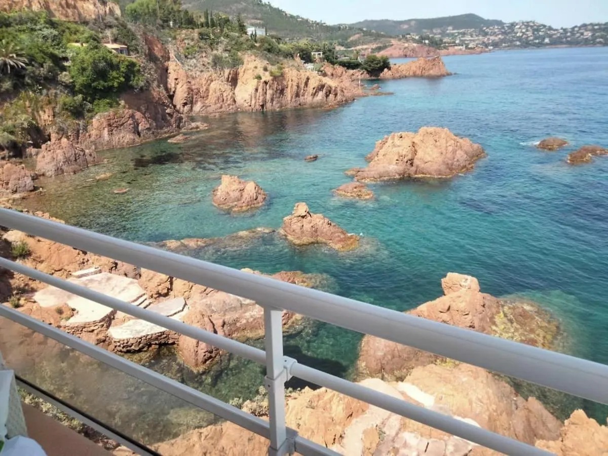 Bel appartement avec vue mer Le Trayas